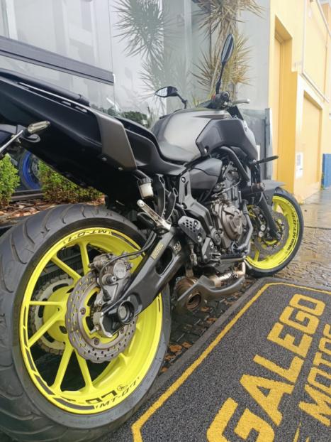 YAMAHA MT-07 700 ABS, Foto 2