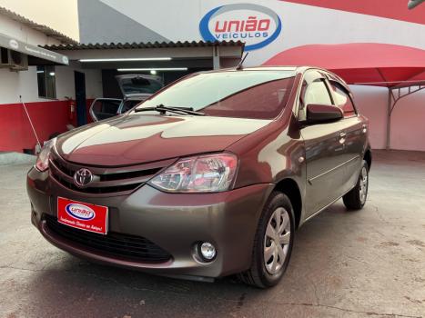 TOYOTA Etios Hatch 1.3 16V 4P FLEX X, Foto 3