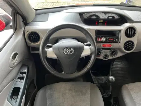 TOYOTA Etios Hatch 1.3 16V 4P FLEX, Foto 4