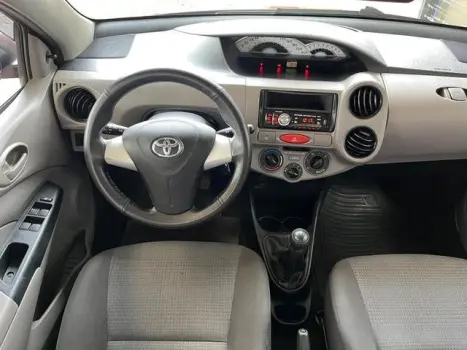 TOYOTA Etios Hatch 1.3 16V 4P FLEX, Foto 7