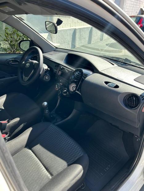 TOYOTA Etios Hatch 1.3 16V 4P FLEX X, Foto 8