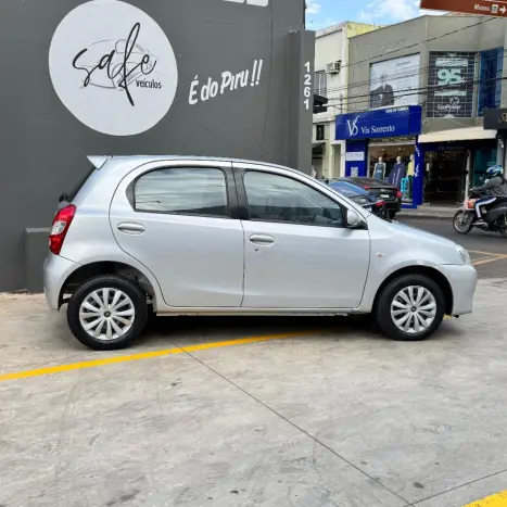 TOYOTA Etios Hatch 1.3 16V 4P FLEX XS, Foto 4