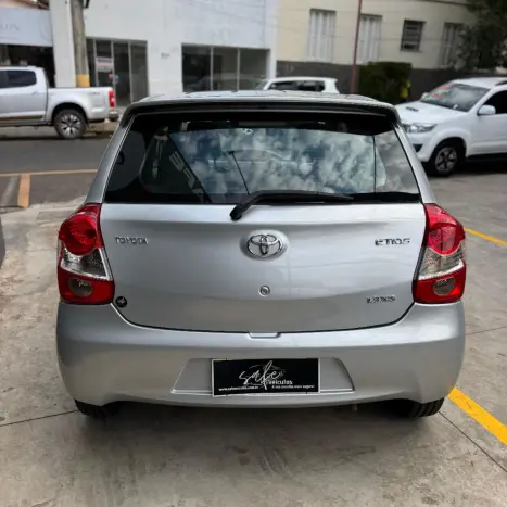 TOYOTA Etios Hatch 1.3 16V 4P FLEX XS, Foto 6