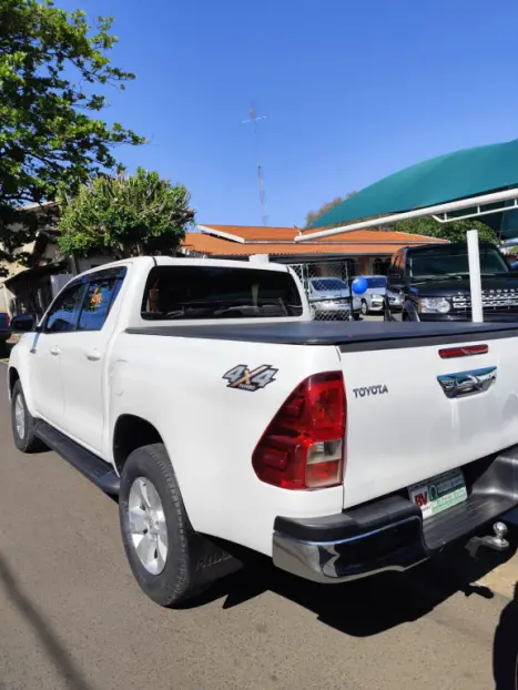 TOYOTA Hilux Caminhonete 2.8 16V SRV 4X4 DIESEL CABINE DUPLA AUTOMTICO, Foto 8