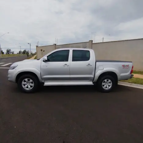 TOYOTA Hilux Caminhonete 3.0 4P 4X4 SRV TURBO DIESEL CABINE DUPLA AUTOMTICO, Foto 2