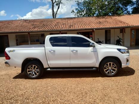 TOYOTA Hilux Caminhonete 2.7 16V 4P SRV FLEX 4X4  CABINE DUPLA AUTOMTICO, Foto 4