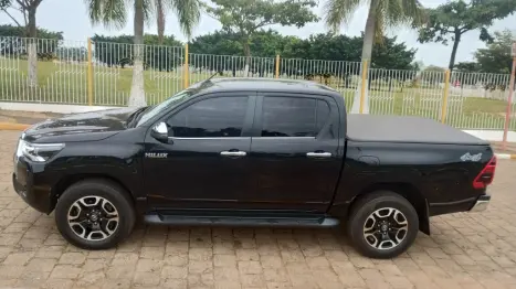 TOYOTA Hilux Caminhonete 2.8 16V SRX 4X4 TURBO DIESEL CABINE DUPLA AUTOMTICO, Foto 5