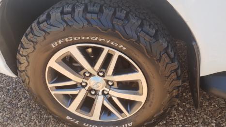 TOYOTA Hilux Caminhonete 2.8 16V SRX 4X4 DIESEL CABINE DUPLA AUTOMTICO, Foto 13