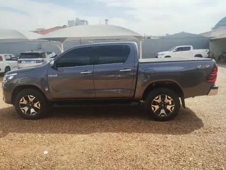 TOYOTA Hilux Caminhonete 2.8 16V SRX 4X4 DIESEL CABINE DUPLA AUTOMTICO, Foto 4