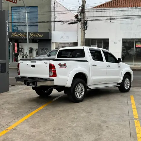 TOYOTA Hilux Caminhonete 3.0 4P SRV DIESEL CABINE DUPLA, Foto 3