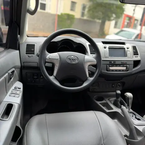 TOYOTA Hilux Caminhonete 3.0 4P SRV DIESEL CABINE DUPLA, Foto 6