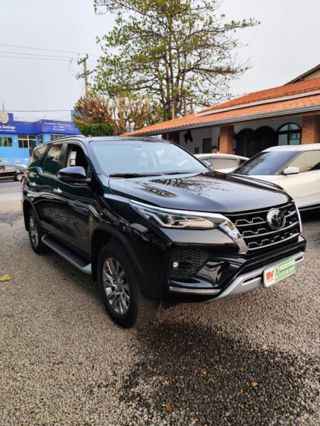 TOYOTA Hilux SW4 2.8 16V 4P SRX 4X4 7 LUGARES TURBO DIESEL AUTOMTICO, Foto 1