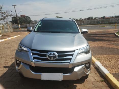 TOYOTA Hilux SW4 2.8 16V 4P SRX 4X4 7 LUGARES TURBO DIESEL AUTOMTICO, Foto 8