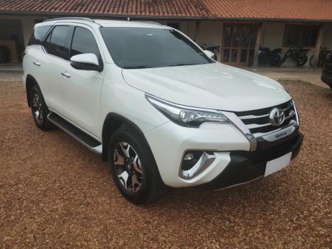 TOYOTA Hilux SW4 2.8 4P SRX 4X4 DIAMOND 7 LUGARES TURBO DIESEL AUTOMTICO, Foto 1