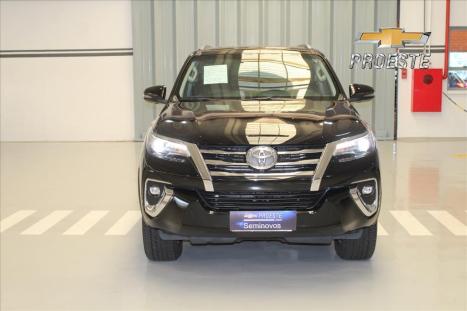 TOYOTA Hilux SW4 2.8 4P SRX 4X4 TURBO DIESEL AUTOMTICO, Foto 2