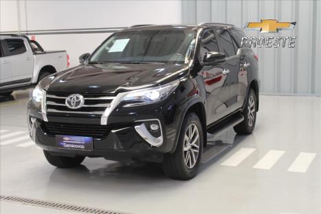 TOYOTA Hilux SW4 2.8 4P SRX 4X4 TURBO DIESEL AUTOMTICO, Foto 3