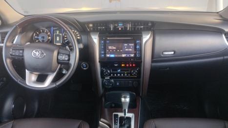 TOYOTA Hilux SW4 2.8 16V 4P SRX 4X4 7 LUGARES TURBO DIESEL AUTOMTICO, Foto 5