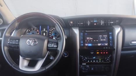 TOYOTA Hilux SW4 2.8 16V 4P SRX 4X4 7 LUGARES TURBO DIESEL AUTOMTICO, Foto 6