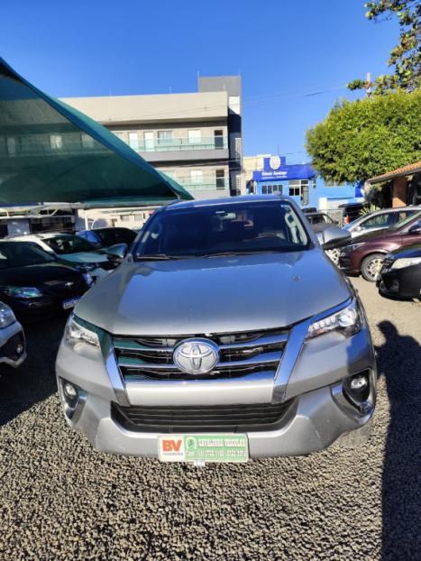 TOYOTA Hilux SW4 2.8 16V 4P SRX 4X4 7 LUGARES TURBO DIESEL AUTOMTICO, Foto 2