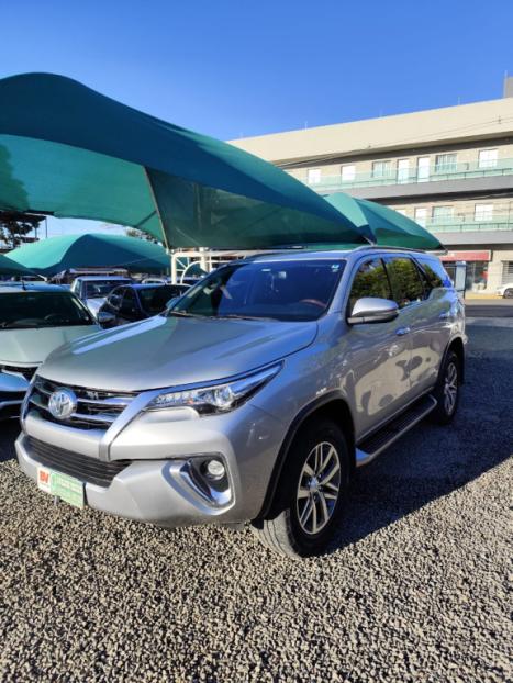 TOYOTA Hilux SW4 2.8 16V 4P SRX 4X4 7 LUGARES TURBO DIESEL AUTOMTICO, Foto 3
