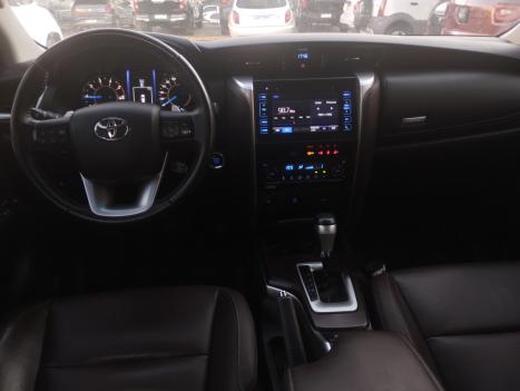 TOYOTA Hilux SW4 2.8 16V 4P SRX 4X4 7 LUGARES TURBO DIESEL AUTOMTICO, Foto 5