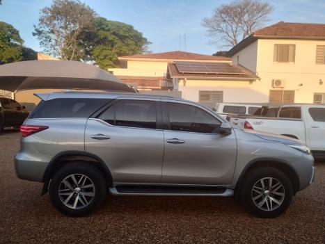 TOYOTA Hilux SW4 2.8 16V 4P SRX 4X4 7 LUGARES TURBO DIESEL AUTOMTICO, Foto 2