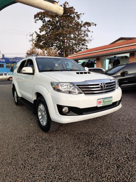 TOYOTA Hilux SW4 3.0 16V 4P SRV 4X4 7 LUGARES TURBO DIESEL AUTOMTICO, Foto 1