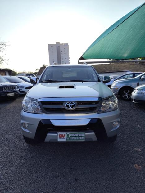 TOYOTA Hilux SW4 3.0 16V 4P SRV 4X4 TURBO DIESEL AUTOMTICO, Foto 2