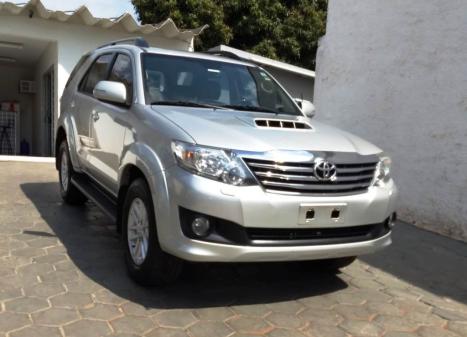 TOYOTA Hilux SW4 3.0 16V 4P SRV 4X4 TURBO DIESEL AUTOMTICO, Foto 1