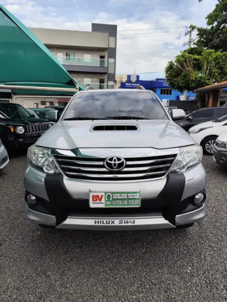 TOYOTA Hilux SW4 3.0 16V 4P SRV 4X4 TURBO DIESEL AUTOMTICO, Foto 2