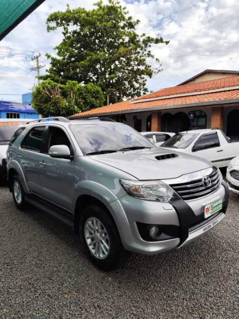 TOYOTA Hilux SW4 3.0 16V 4P SRV 4X4 TURBO DIESEL AUTOMTICO, Foto 1