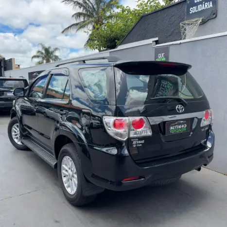 TOYOTA Hilux SW4 3.0 16V 4P SRV 4X4 7 LUGARES TURBO DIESEL AUTOMTICO, Foto 3