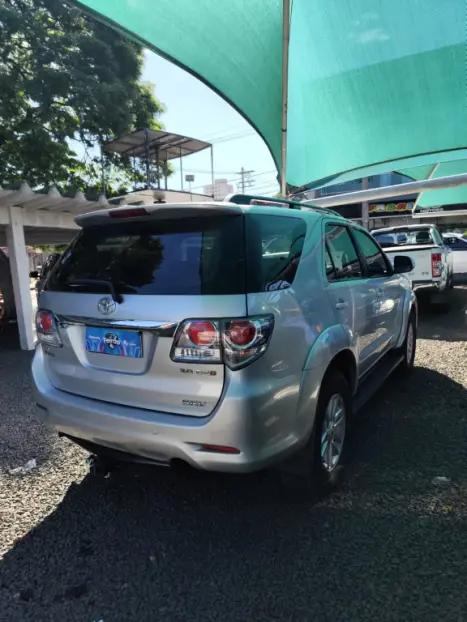 TOYOTA Hilux SW4 3.0 16V 4P SRV 4X4 7 LUGARES TURBO DIESEL AUTOMTICO, Foto 7