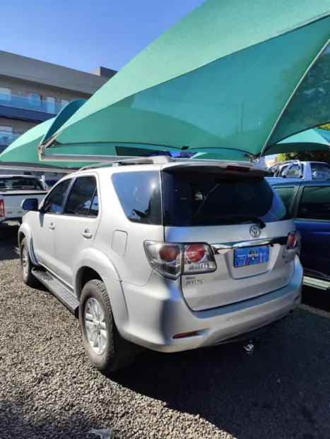 TOYOTA Hilux SW4 3.0 16V 4P SRV 4X4 7 LUGARES TURBO DIESEL AUTOMTICO, Foto 9
