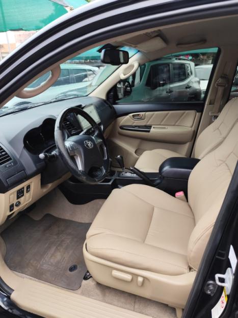 TOYOTA Hilux SW4 3.0 16V 4P SR 4X4 TURBO DIESEL AUTOMTICO, Foto 4