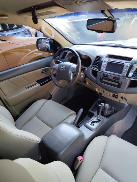 TOYOTA Hilux SW4 3.0 16V 4P SRV 4X4 TURBO DIESEL AUTOMTICO, Foto 3