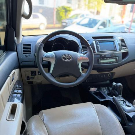 TOYOTA Hilux SW4 3.0 16V 4P SRV 4X4 7 LUGARES TURBO DIESEL AUTOMTICO, Foto 6